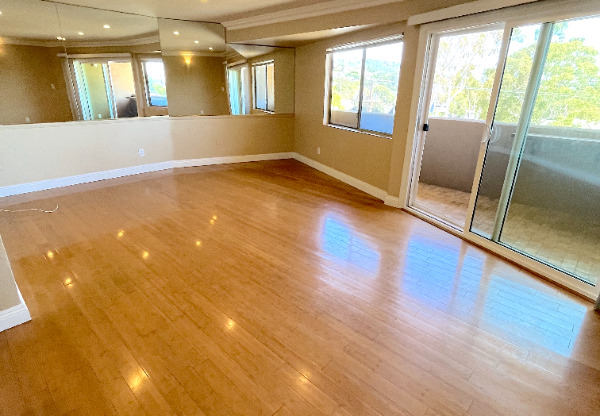 2 beds, 1.5 baths, 950 sqft, $4,195