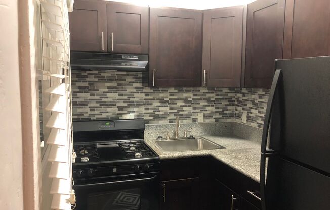 Studio, 1 bath, 425 sqft, $1,875, Unit 17