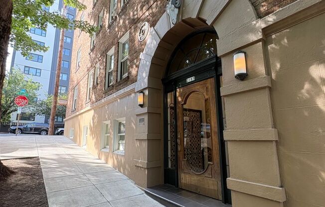 Studio, 1 bath, 440 sqft, $1,250, Unit 501