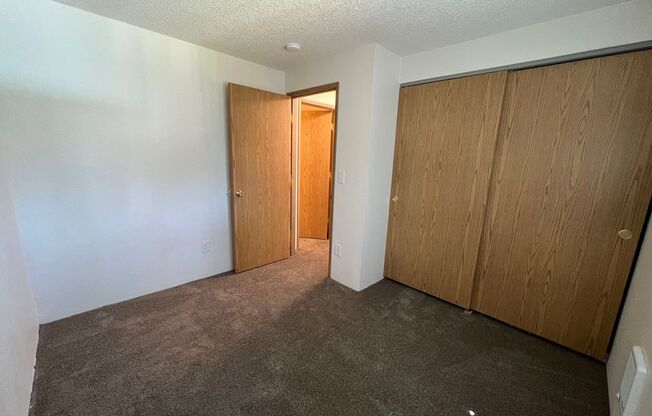 2 beds, 1 bath, 669 sqft, $1,260, Unit 42