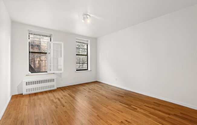 456 W 37 ST