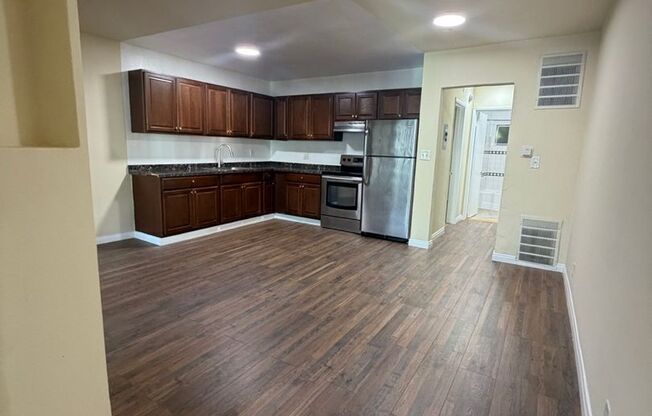 Hollywood & Highland Walkable Apartment Community
