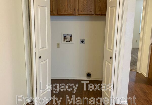 1412 COURTNEY PL