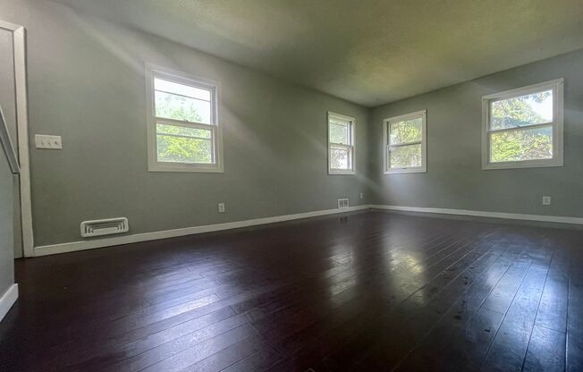 Beautiful 6 bedroom 2 bathroom house