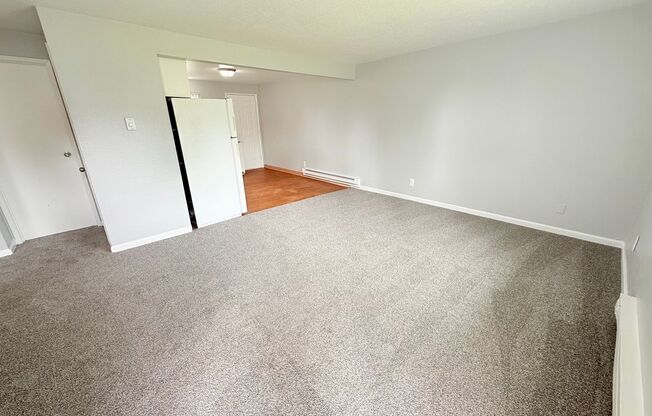 2 beds, 1 bath, 1,000 sqft, $1,495, Unit 11 - 54
