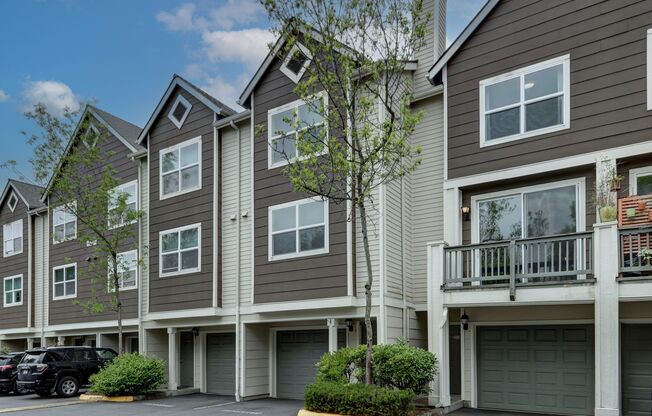 Newer 2 bedroom Townhome in Lynnwood
