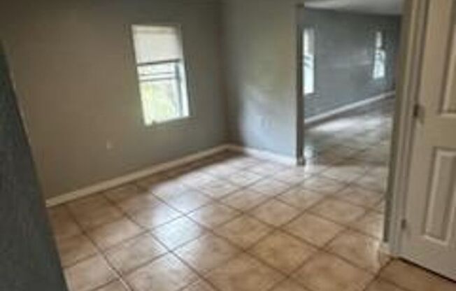 Large 3/2 Single Family house available now!