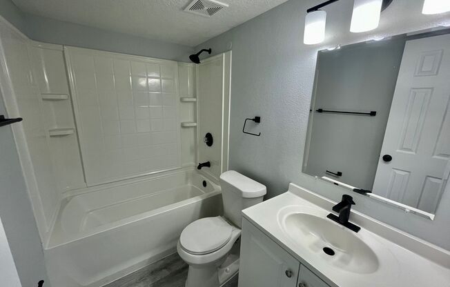 1 bed, 1 bath, 600 sqft, $1,350, Unit Unit 215