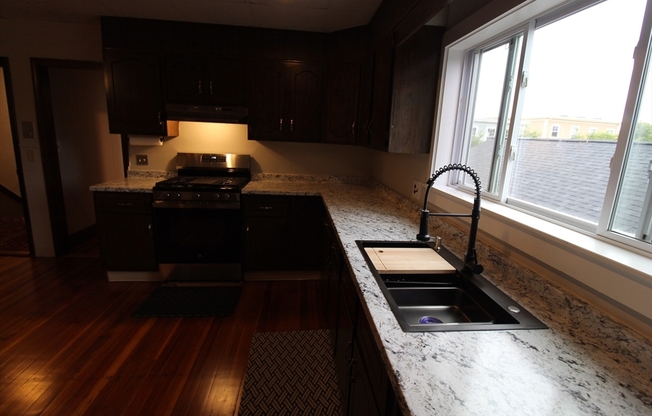 3 beds, 1 bath, 1,000 sqft, $3,100, Unit 3