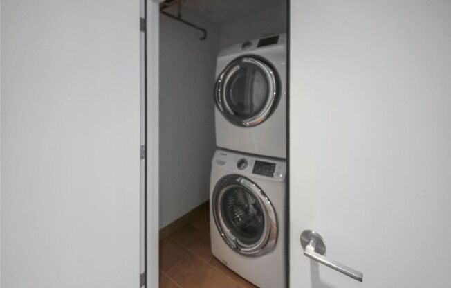 1 bed, 1 bath, $3,400
