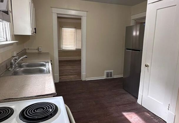 2 beds, 1 bath, $1,250