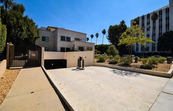 4661 WILSHIRE BLVD 