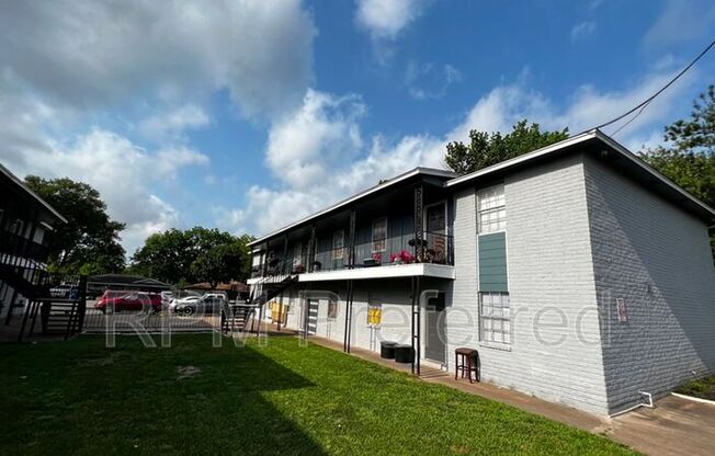 427 HOLLYVALE DR
