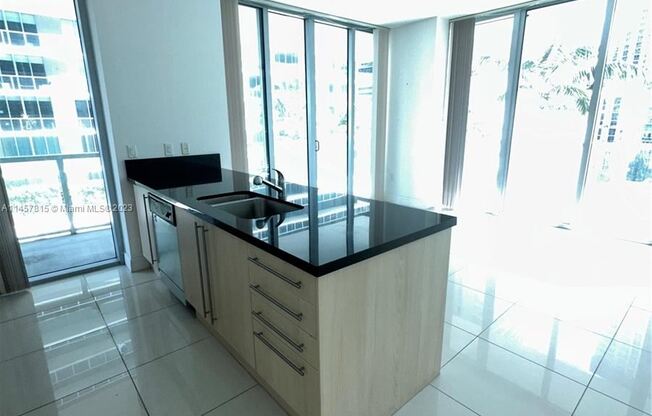 79 SW 12th St Apt 1107