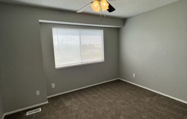 2 beds, 1.5 baths, 916 sqft, $1,090, Unit 10014-5