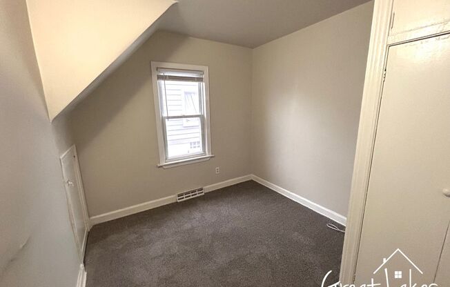 3 beds, 1 bath, $1,199