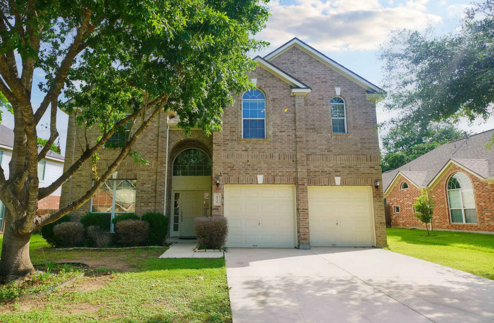 Gorgeous 5 Bedroom Home in Gated Subdivision - Schertz