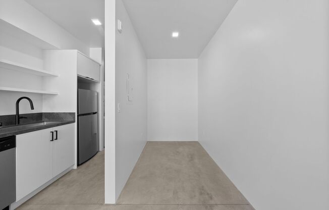 Studio, 1 bath, 347 sqft, $1,895, Unit Unit 7