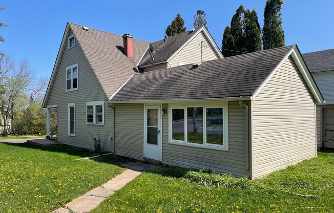 Large Home in the Lakeside Neighborhood