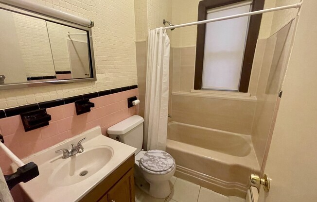 2 beds, 1 bath, 1,200 sqft, $2,500, Unit 2