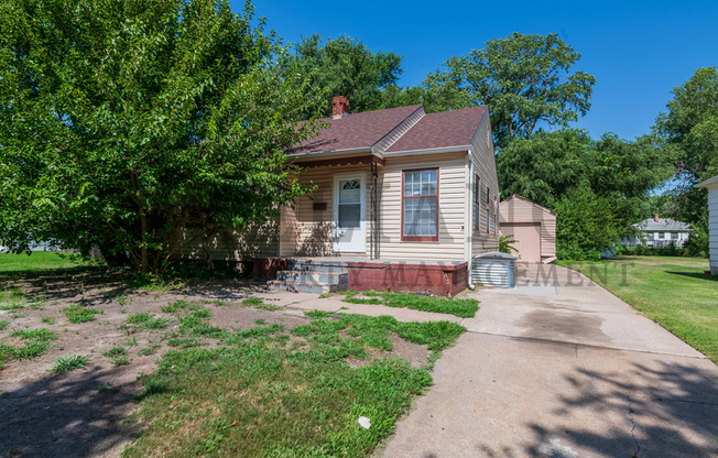 1555 N NE PKWY