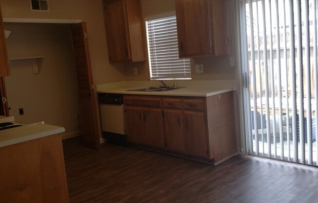 2 beds, 1 bath, 750 sqft, $1,200, Unit 01