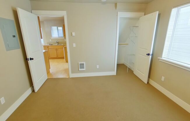 2 beds, 1 bath, $1,600, Unit 6