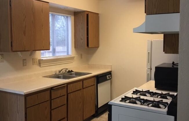 2 beds, 1 bath, $1,000, Unit 2