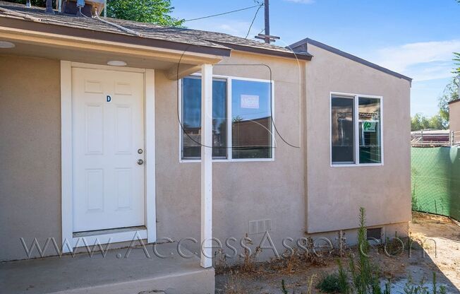 Breezy Open Concept 2 Bed/1 Bath Duplex Home In Perris!