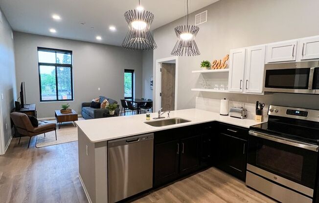 2 beds, 2 baths, 943 sqft, $1,900, Unit 2201