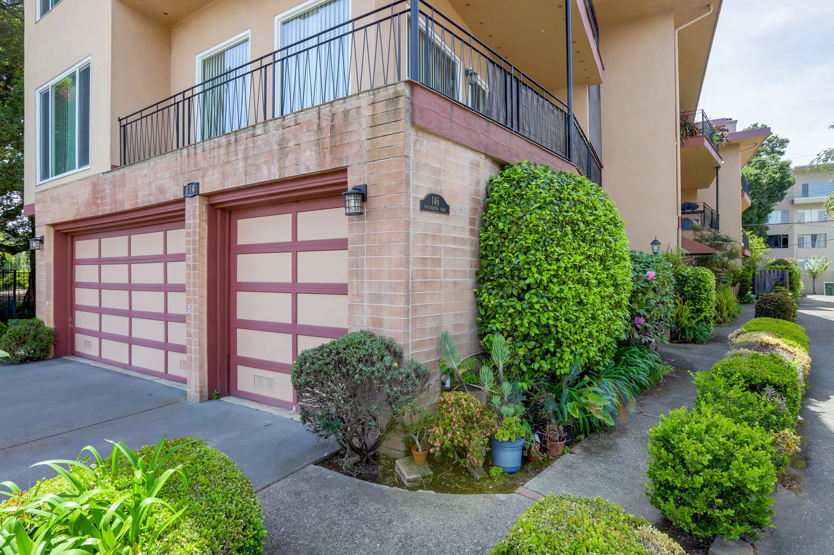 2BR/1BA Top Floor Corner Unit with Balcony & Parking | Pet Friendly | Near Downtown | YouTube Tour