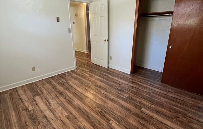 2 beds, 1 bath, 903 sqft, $1,140, Unit M-10