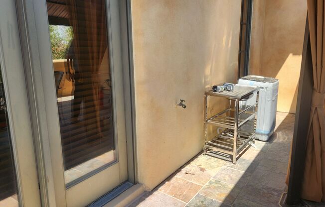 Fully Furnished! Charming 1BED/1BATH private space located in the desirable North Scottsdale !