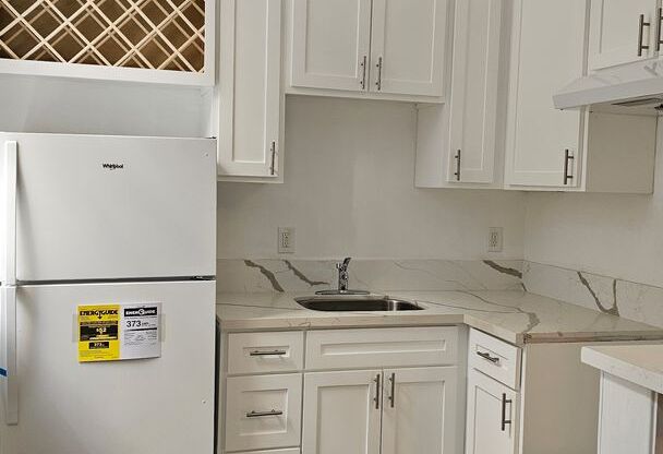 Studio, 1 bath, 400 sqft, $1,450, Unit I105