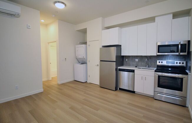 1 bed, 1 bath, 422 sqft, $1,345, Unit 8120 - 102