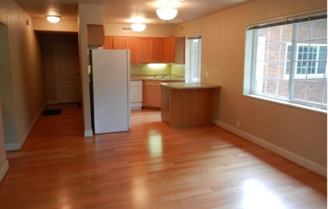 2 beds, 1 bath, $1,350, Unit # 527