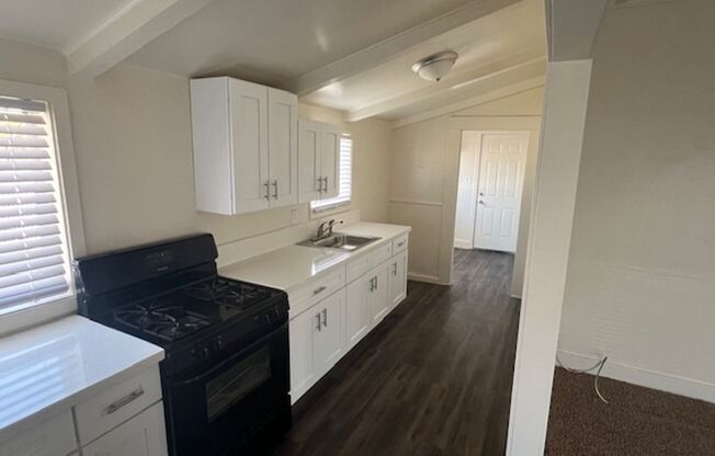 2 beds, 1 bath, $1,325