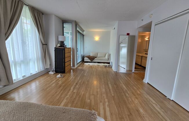 3 beds, 2.5 baths, 2,375 sqft, $4,995, Unit 1B