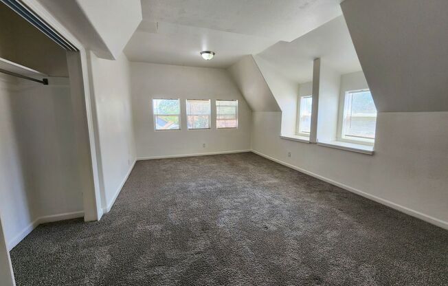 1123 E 5th
