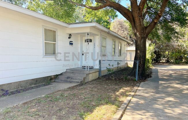 Cozy 1-Story 2/1 Duplex In Castleberry ISD Ready For Move-In!