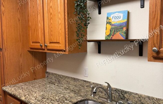 Cozy Kirkland Condo! 1 Bed, 1 Bath w/ Updated Kitchen and Additional Parking!
