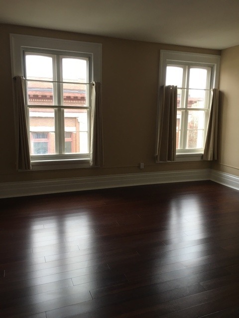 2 beds, 1 bath, 1,011 sqft, $1,427, Unit 403
