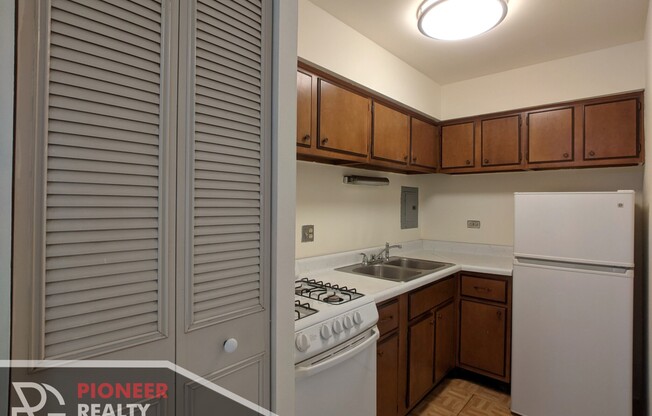 660 W Wrightwood Ave