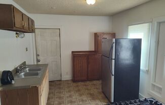 2 beds, 1 bath, $750, Unit 2574A