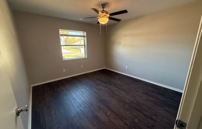 2 beds, 1 bath, $1,355, Unit 811 McClenny Dr. #M04