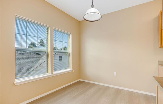 2 beds, 2 baths, 1,005 sqft, $1,400, Unit 5945-201