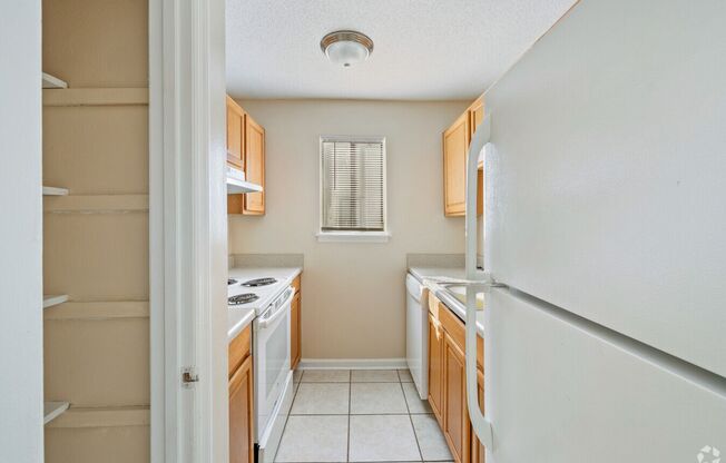 1 bed, 1 bath, 540 sqft, $850, Unit 836 - 8