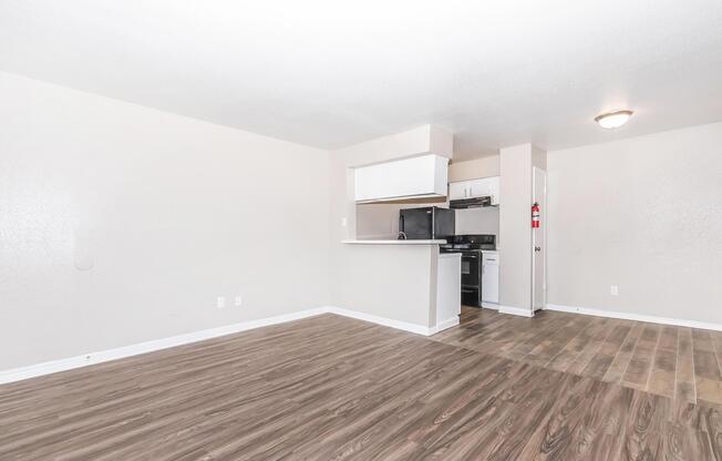 1 bed, 1 bath, 560 sqft, $895