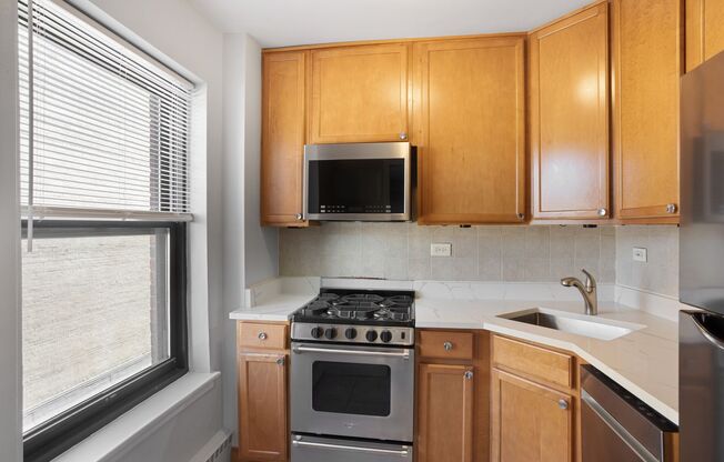 Studio, 1 bath, 405 sqft, $1,675, Unit 305