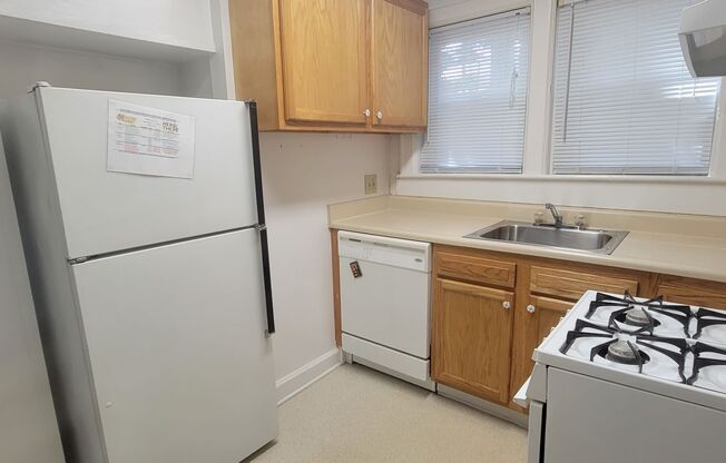 1 bed, 1 bath, $900, Unit A